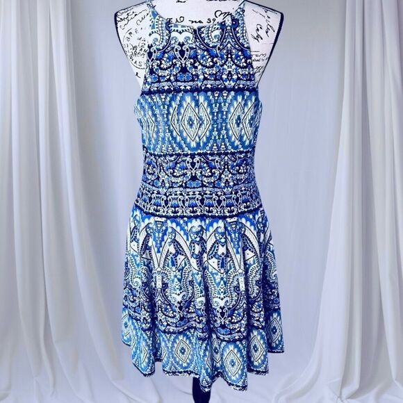 Vince Camuto Women’s 14 Blue & White Geometric Print Sleeveless Halter Dess Fit - Picture 9 of 9